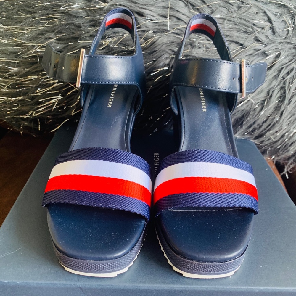 NWT TOMMY HILFIGER SANDALS